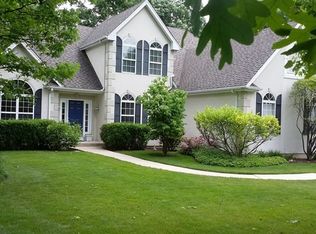 1135 Vineyard Dr, Gurnee, IL 60031