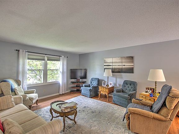 5th image of 1065 S Wildwood Dr