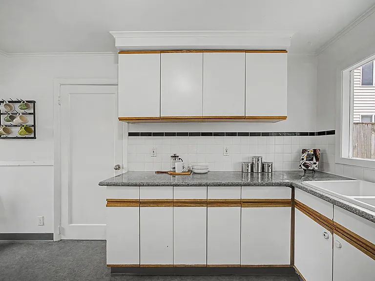 2220 SE Yamhill St — Photo 33