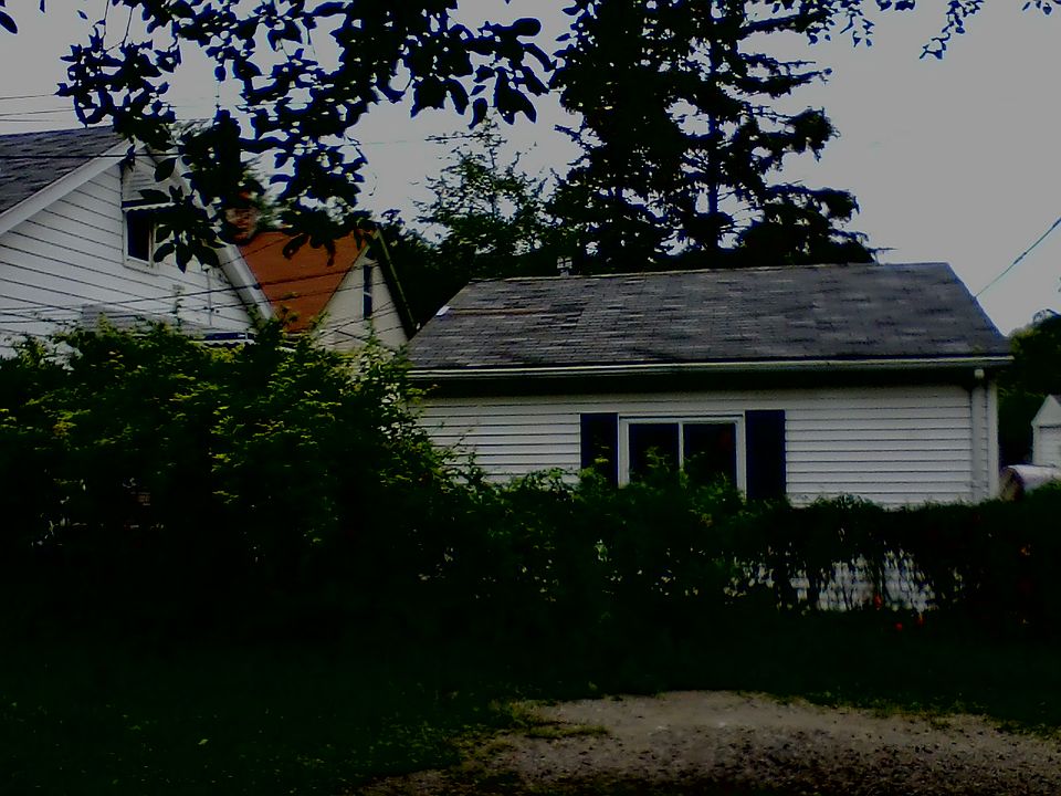 2nd image of 1232 Wayburn St