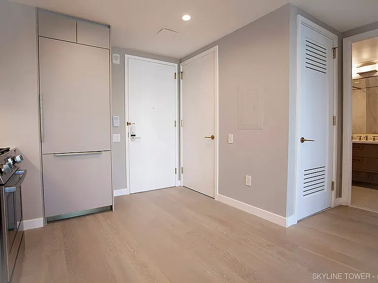 3 Court Sq #3409 — Photo 15