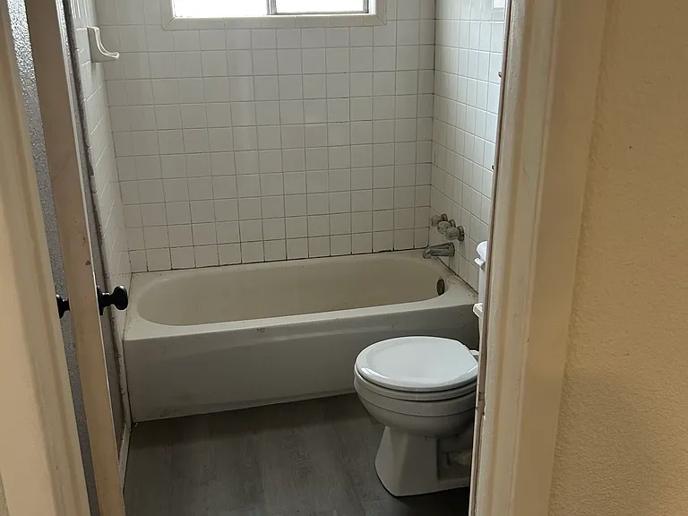 2329 Valencia Dr — Photo 2