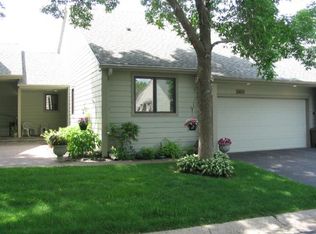 8453 Rice Lake Rd N, Maple Grove, MN 55369
