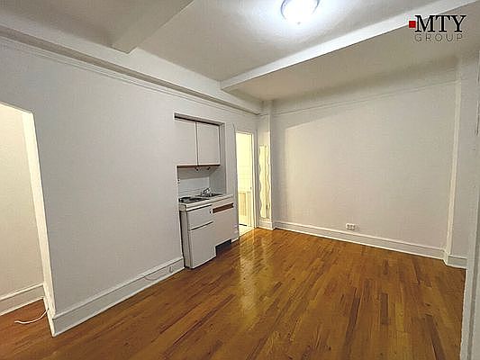 5th image of 155 E 52nd St #5OJ