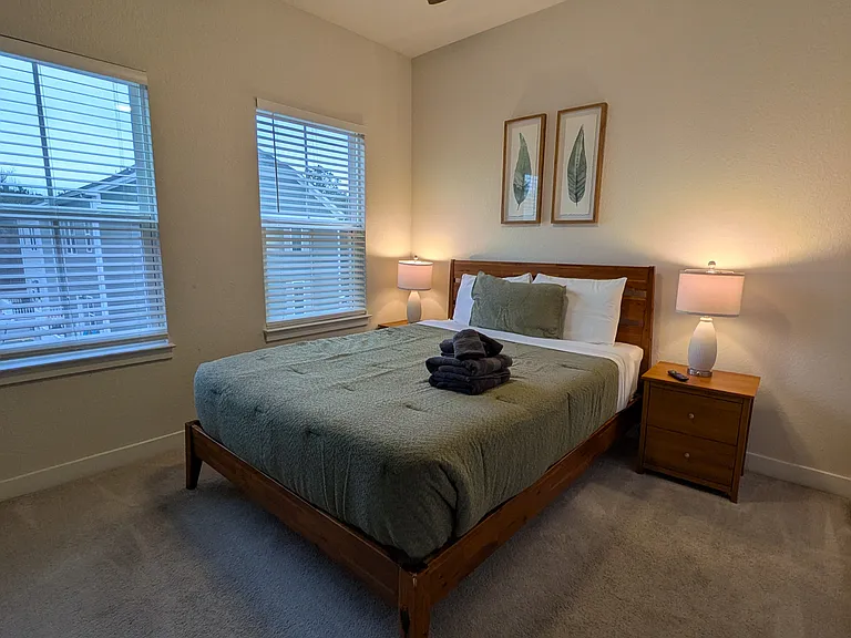 906 Stern Way — Photo 5