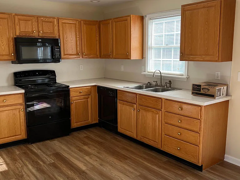 4171 Kittatinny Dr — Photo 3
