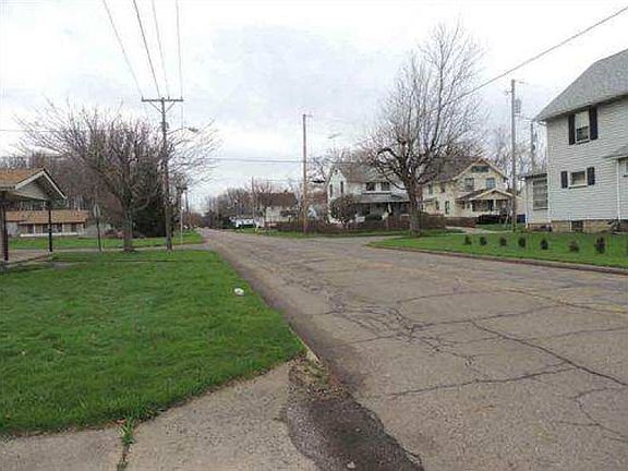 2nd image of 210 N Lincoln Ave