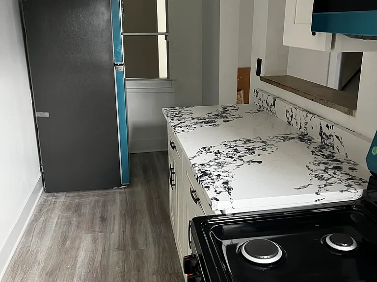 5810 Bryant St #2R — Photo 6
