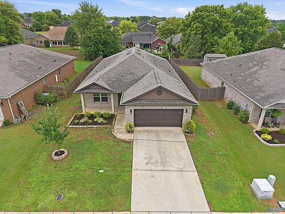 2nd image of 210 Poplar Hollow Dr