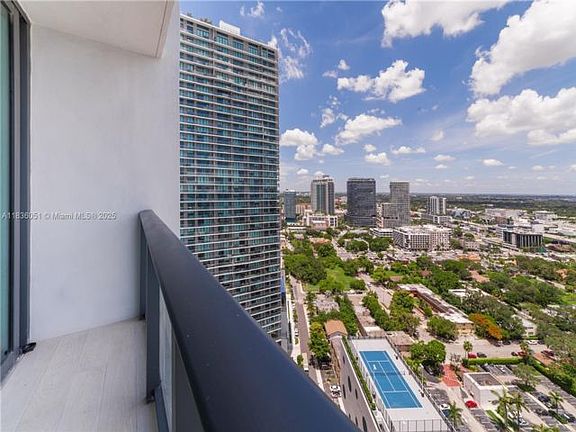5th image of 650 NE 32nd St Unit 2808