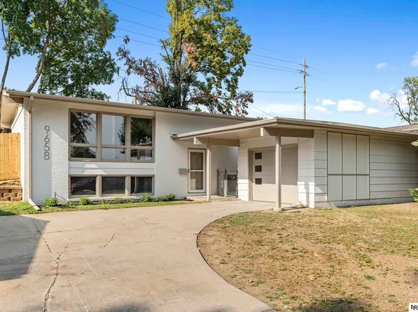 9658 Corby St, Omaha, NE 68134