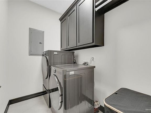 4th image of 4610 Vikings Dr
