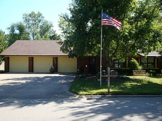 1st image of 2830 N Stanton Ave
