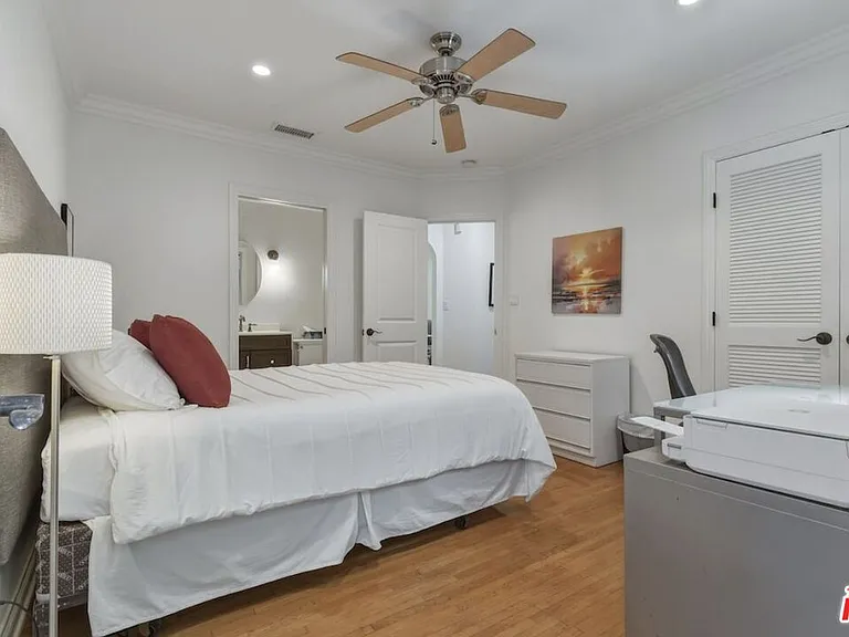 8704 Ashcroft Ave — Photo 11