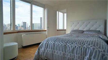 Rented by R New York