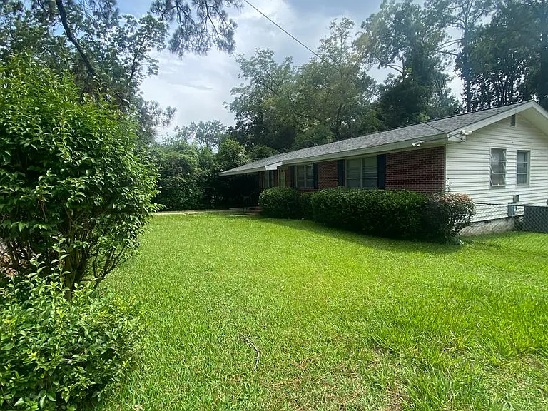216 N Lipona Rd — Photo 2