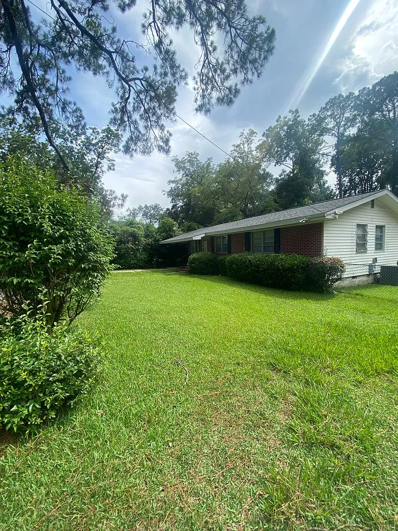 Building Photo - 216 N Lipona Rd