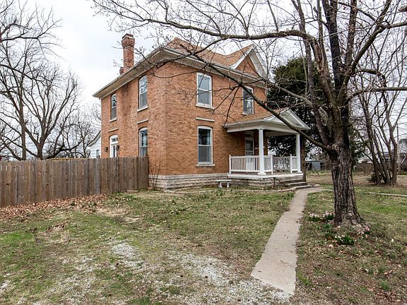 2nd image of 120 S Pine St