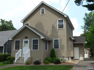 143 Pinewood Pl, Teaneck, NJ 07666