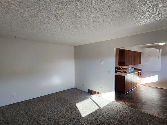 3rd image of 104 Camelot Ct APT 1
