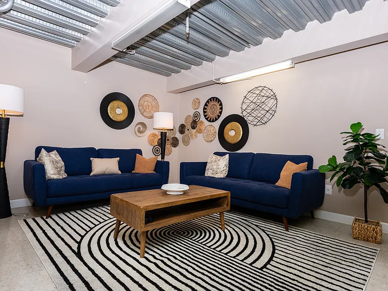 Thurman Lofts — Photo 33