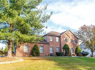 1261 Firethorne Dr, Easton, PA 18045