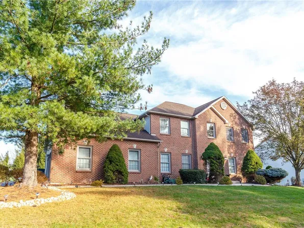 1261 Firethorne Dr, Easton, PA 18045