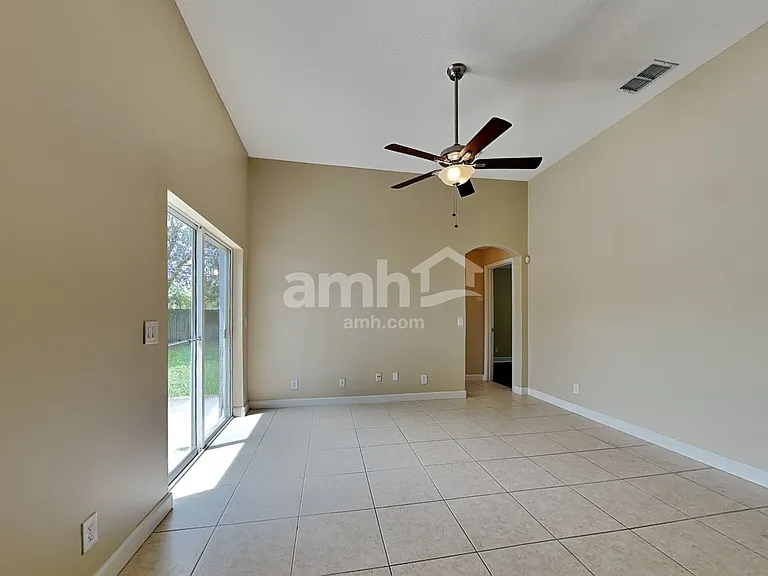 5940 NW Foust Cir — Photo 5