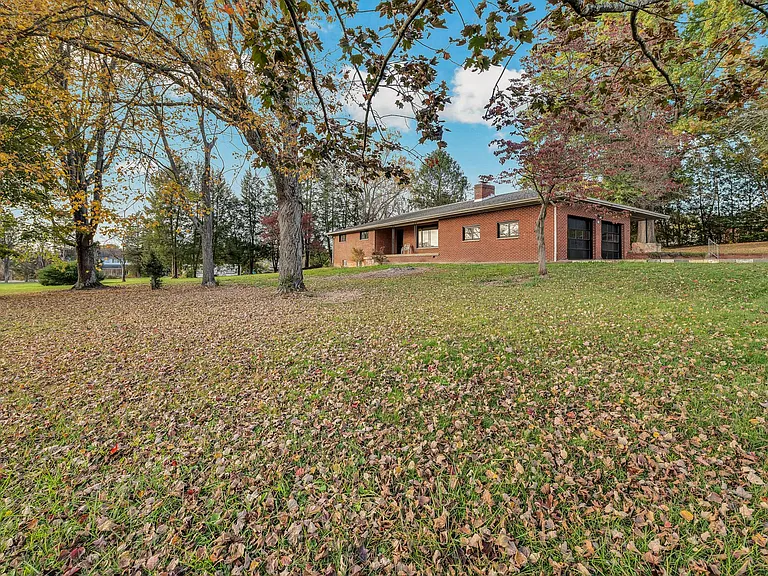 106 Litton Hts — Photo 6