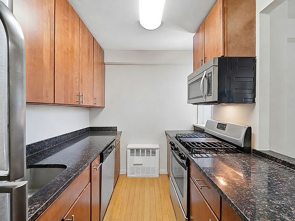 3rd image of 240 Cozine Ave APT 5D