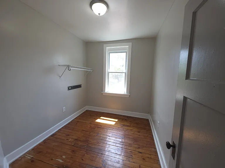 528 Wall Ave #2 — Photo 3