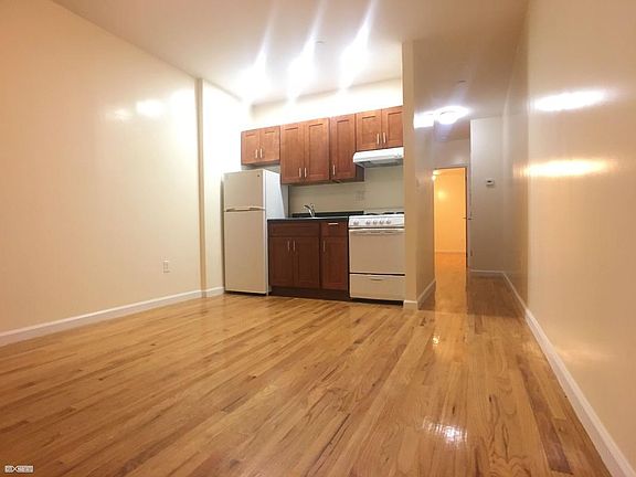 3rd image of 420 E 73rd St APT 4B