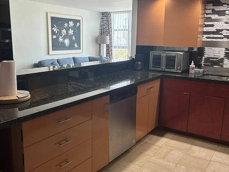 400 Leslie Dr #502 — Photo 34