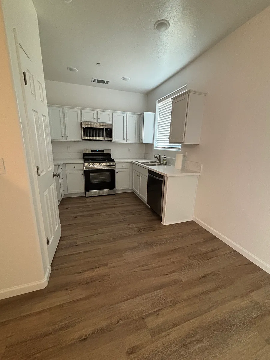 Building Photo - 1093 Buena Vista Ln