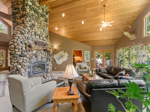 7135 Camp 3 Rd NE, Columbus, MN 55025