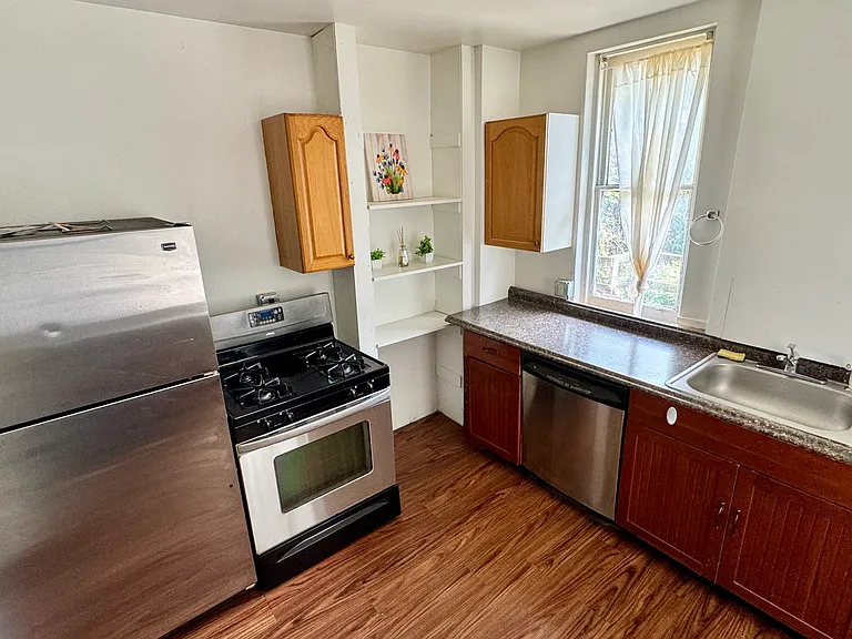 354 Ophelia St — Photo 13