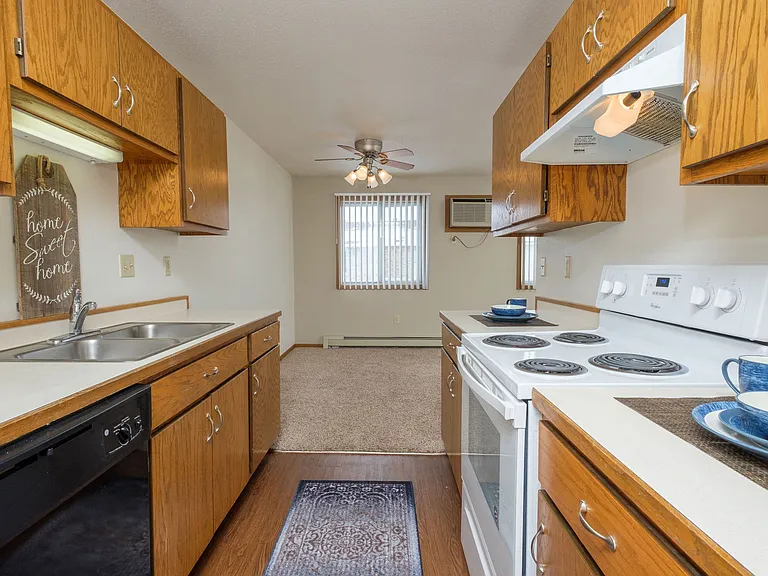 Fargo, ND Park Circle Apartments | Kitchen