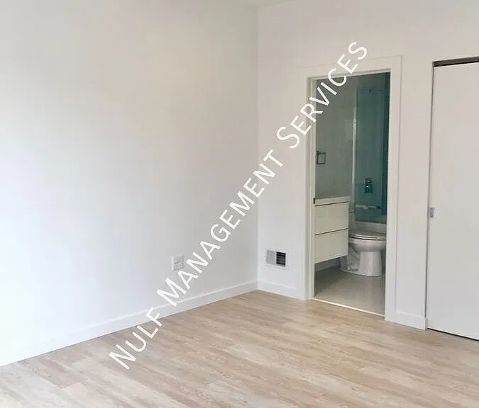 110 S 15th St #1 — Photo 13