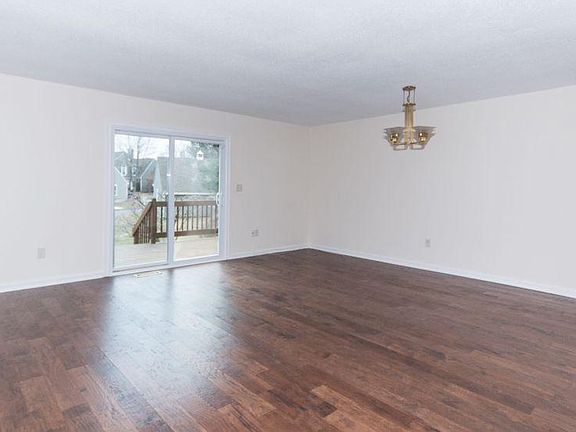 4th image of 247 Georgetown Dr