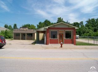801 E 4th St, Tonganoxie, KS 66086