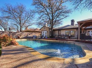 124 Montreal Dr, Hurst, TX 76054