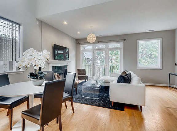 2nd image of 1051 N Winchester Ave #3