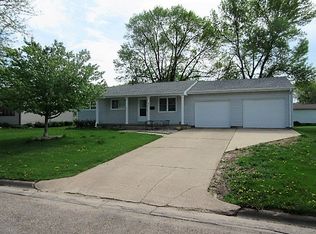 835 Ridgeview Rd, Monticello, IA 52310