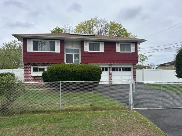 1003 11th St, West Babylon, NY 11704