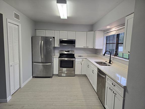 3rd image of 1039 Barcelona Dr