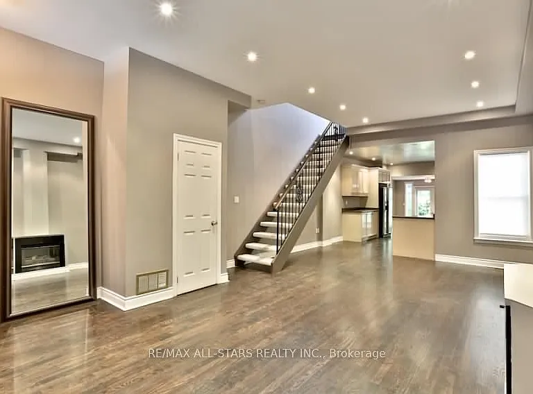 68 Macpherson Ave — Photo 1