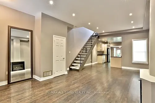 68 Macpherson Ave Photo 1