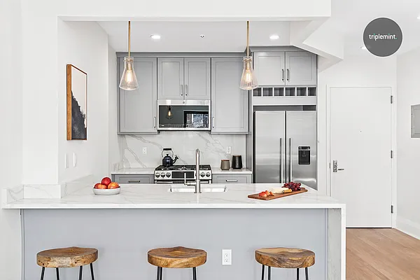 Sold by Triplemint | media 15