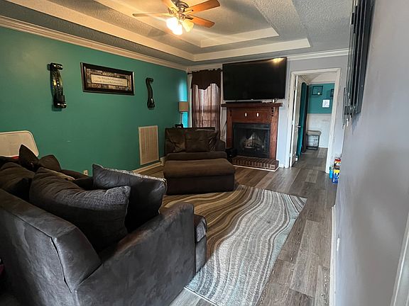 3rd image of 1405 Honeysuckle Ln