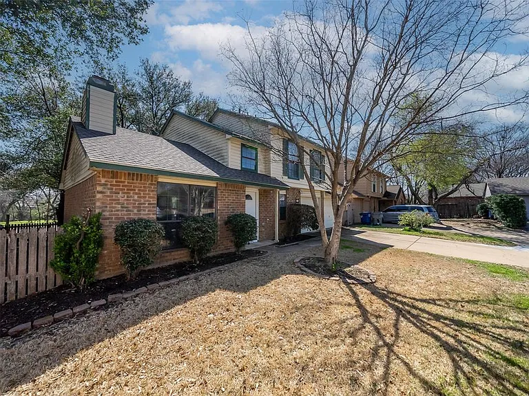 28 Brewster Ct — Photo 3